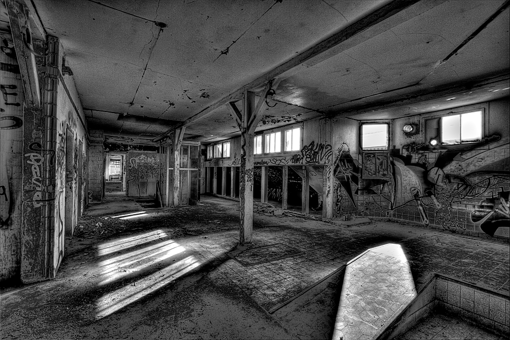 Alte Teigi Gümligen Bern hdr schwarz-weiss hdri urban exploration urbanexploration.ch urbanexp lost place lost places 2010